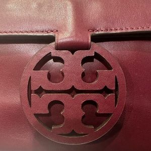 Tory Burch ❤️BRAND NEW WITH TAGS ❤️ clutch in port.